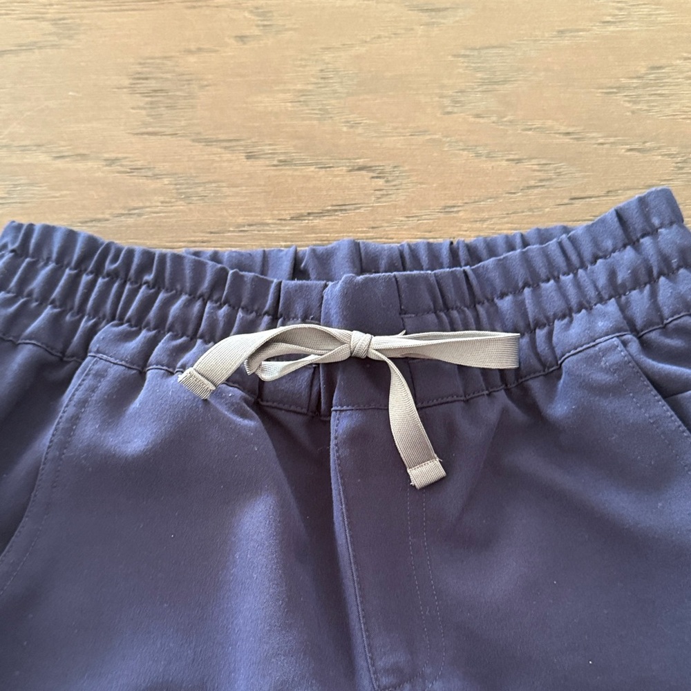 Figs relaxed waist Joggers scrub pants with Gray Drawstring Xxs. Worn once.